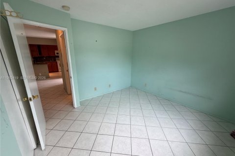 Condominio en venta en Hallandale Beach, Florida, 2 dormitorios, 95.41 m2 № 2056095 - foto 7