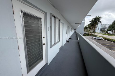 Condominio en venta en Hallandale Beach, Florida, 2 dormitorios, 95.41 m2 № 2056095 - foto 14