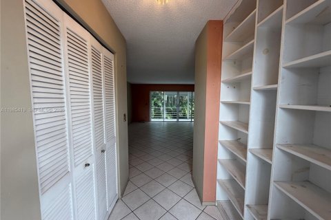 Condominio en venta en Hallandale Beach, Florida, 2 dormitorios, 95.41 m2 № 2056095 - foto 16