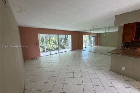 Condominio en venta en Hallandale Beach, Florida, 2 dormitorios, 95.41 m2 № 2056095 - foto 3