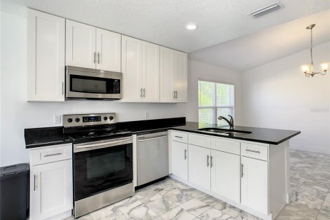 House in Poinciana, Florida 4 bedrooms, 164.25 sq.m. № 2391520 - photo 17
