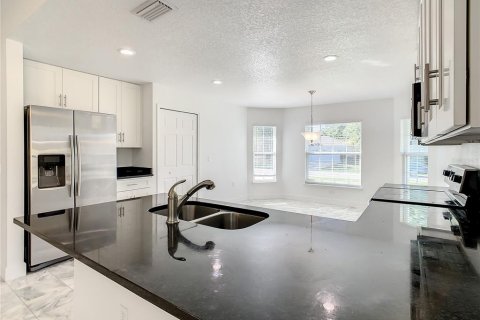 House in Poinciana, Florida 4 bedrooms, 164.25 sq.m. № 2391520 - photo 14