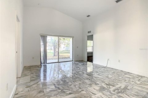 House in Poinciana, Florida 4 bedrooms, 164.25 sq.m. № 2391520 - photo 11