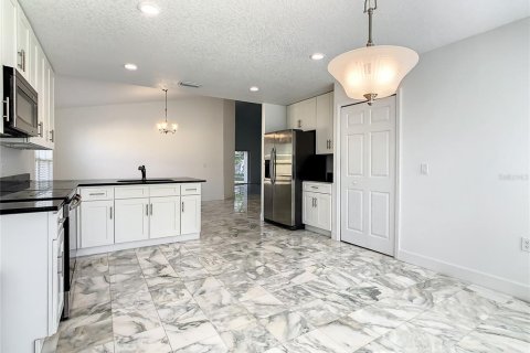 House in Poinciana, Florida 4 bedrooms, 164.25 sq.m. № 2391520 - photo 20