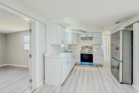 House in Holiday, Florida 2 bedrooms, 78.78 sq.m. № 1868880 - photo 8