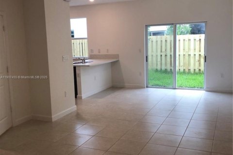 Купить таунхаус в Хомстед, Флорида 3 спальни, 123.65м2, № 1967834 - фото 2