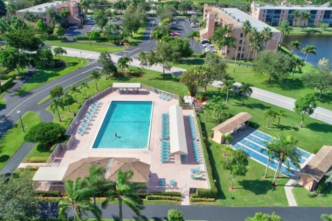 Condo in Delray Beach, Florida, 2 bedrooms  № 1102236 - photo 1