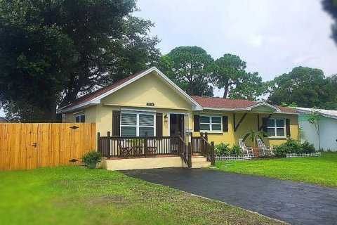 Villa ou maison à vendre à Saint Petersburg, Floride: 4 chambres, 168.06 m2 № 1848408 - photo 2
