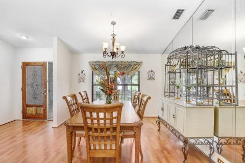 House in Seffner, Florida 4 bedrooms, 178.74 sq.m. № 1758137 - photo 13