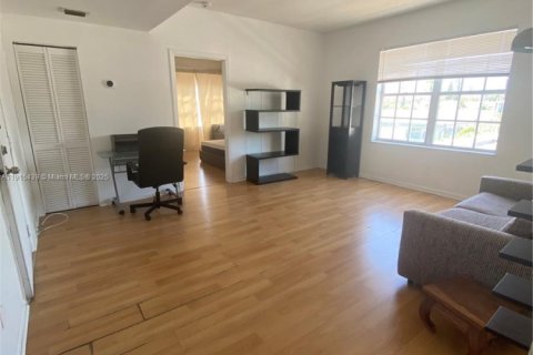 Condo in Miami Beach, Florida, 1 bedroom  № 1971594 - photo 7