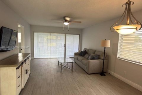 Condominio en Tamarac, Florida, 2 dormitorios  № 2076408