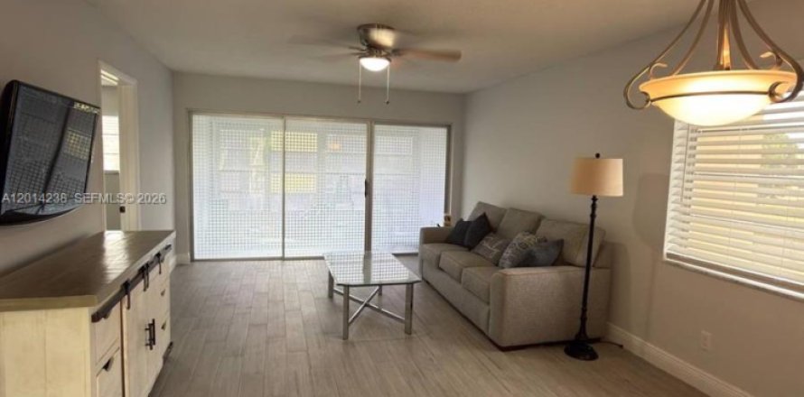 Condominio en Tamarac, Florida, 2 dormitorios  № 2076408