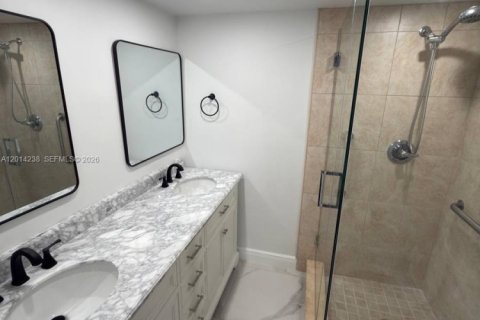 Condominio en venta en Tamarac, Florida, 2 dormitorios № 2076408 - foto 7