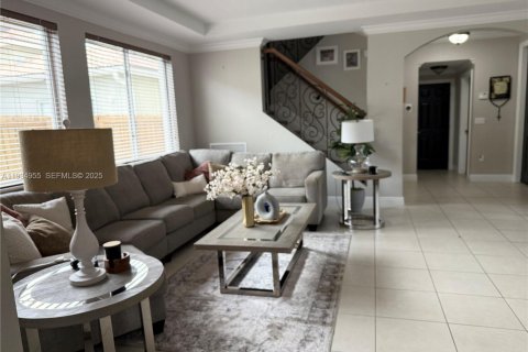 House in Homestead, Florida 5 bedrooms, 331.38 sq.m. № 1993187 - photo 9