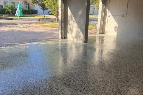 House in Homestead, Florida 5 bedrooms, 331.38 sq.m. № 1993187 - photo 18