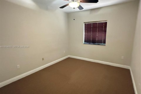 Villa ou maison à louer à Homestead, Floride: 5 chambres, 331.38 m2 № 1993187 - photo 28