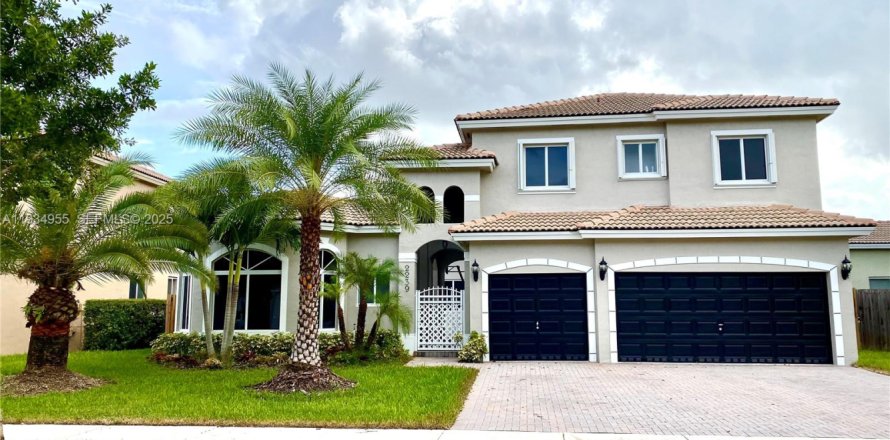 House in Homestead, Florida 5 bedrooms, 331.38 sq.m. № 1993187
