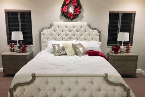 House in Homestead, Florida 5 bedrooms, 331.38 sq.m. № 1993187 - photo 14