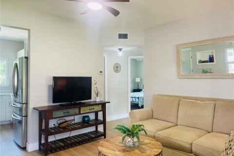 House in Saint Petersburg, Florida 2 bedrooms, 75.81 sq.m. № 2132343 - photo 9
