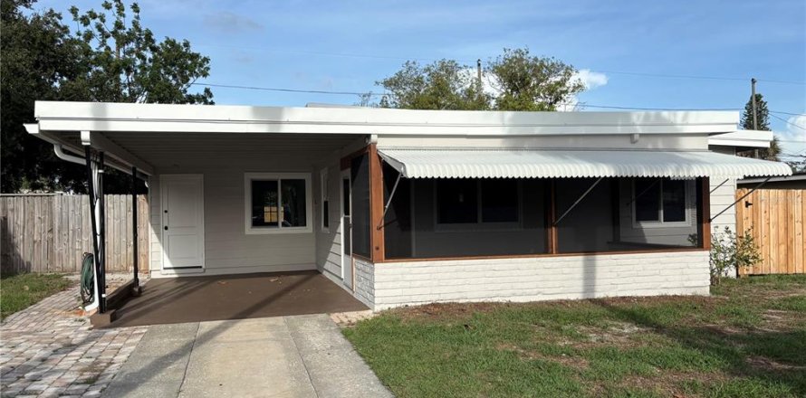 House in Saint Petersburg, Florida 2 bedrooms, 75.81 sq.m. № 2132343