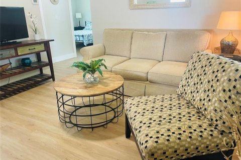 House in Saint Petersburg, Florida 2 bedrooms, 75.81 sq.m. № 2132343 - photo 10
