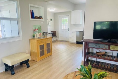 House in Saint Petersburg, Florida 2 bedrooms, 75.81 sq.m. № 2132343 - photo 11