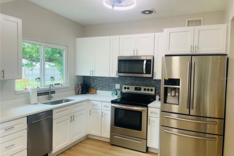 House in Saint Petersburg, Florida 2 bedrooms, 75.81 sq.m. № 2132343 - photo 12