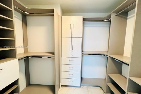 Condo in Sunrise, Florida, 2 bedrooms  № 1927357 - photo 12