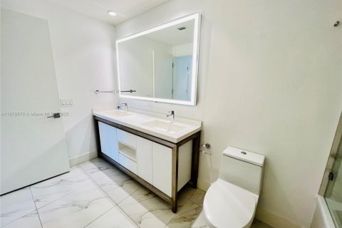 Condo in Sunrise, Florida, 2 bedrooms  № 1927357 - photo 17