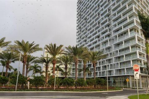 Condo in Sunrise, Florida, 2 bedrooms  № 1927357 - photo 1