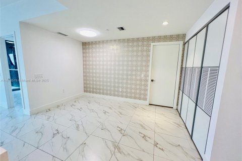 Condo in Sunrise, Florida, 2 bedrooms  № 1927357 - photo 11