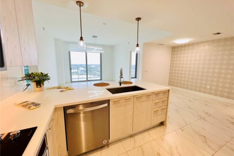 Condo in Sunrise, Florida, 2 bedrooms  № 1927357 - photo 4