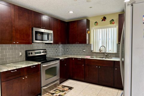 Villa ou maison à vendre à Kissimmee, Floride: 4 chambres, 146.51 m2 № 2354303 - photo 4