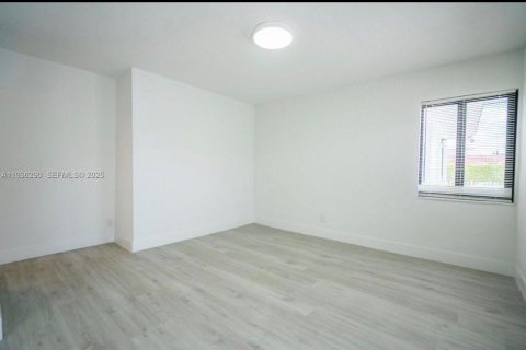 Apartment in Miami Beach, Florida 1 bedroom № 1994315 - photo 9