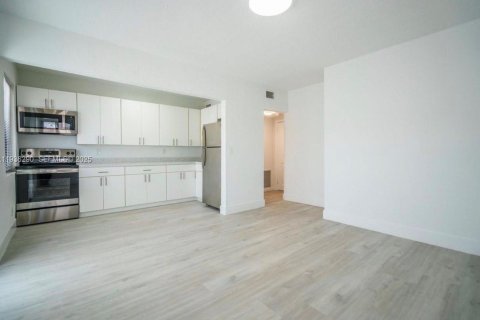 Apartment in Miami Beach, Florida 1 bedroom № 1994315 - photo 4