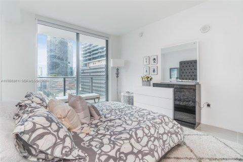 Condo in Miami, Florida, 1 bedroom  № 2006285 - photo 16