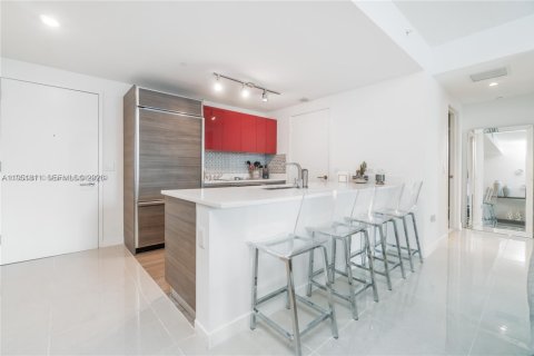 Condo in Miami, Florida, 1 bedroom  № 2006285 - photo 1