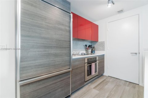 Condo in Miami, Florida, 1 bedroom  № 2006285 - photo 7