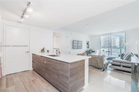 Condo in Miami, Florida, 1 bedroom  № 2006285 - photo 5