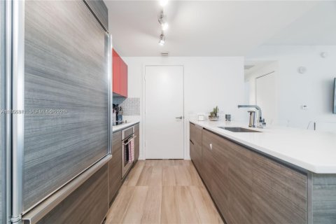 Condo in Miami, Florida, 1 bedroom  № 2006285 - photo 8