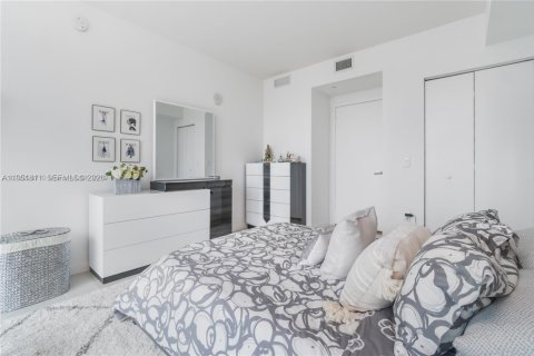 Condo in Miami, Florida, 1 bedroom  № 2006285 - photo 17