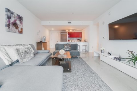 Condo in Miami, Florida, 1 bedroom  № 2006285 - photo 3