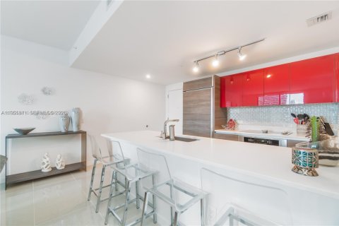 Condo in Miami, Florida, 1 bedroom  № 2006285 - photo 9