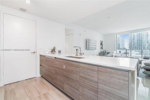 Condo in Miami, Florida, 1 bedroom  № 2006285 - photo 6