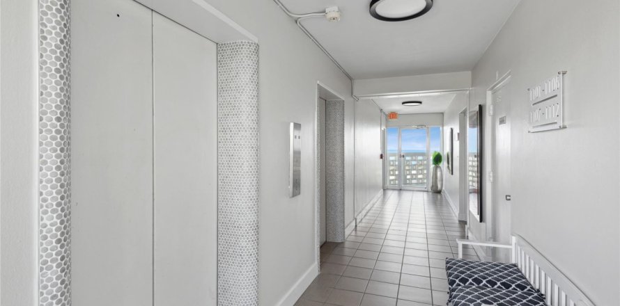 Condo in Fort Lauderdale, Florida, 1 bedroom  № 330838