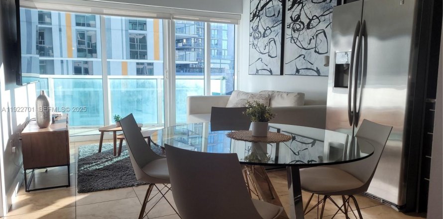 Кондоминиум с 2 спальнями в Майами, Флорида № 2034610