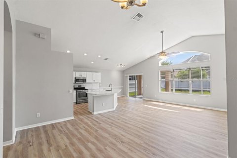House in Tampa, Florida 3 bedrooms, 141.4 sq.m. № 1901023 - photo 6
