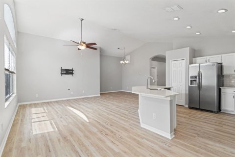 House in Tampa, Florida 3 bedrooms, 141.4 sq.m. № 1901023 - photo 10