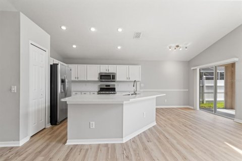 House in Tampa, Florida 3 bedrooms, 141.4 sq.m. № 1901023 - photo 7