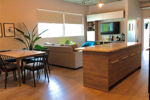 Condo in Miami Beach, Florida, 2 bedrooms  № 1989466 - photo 8